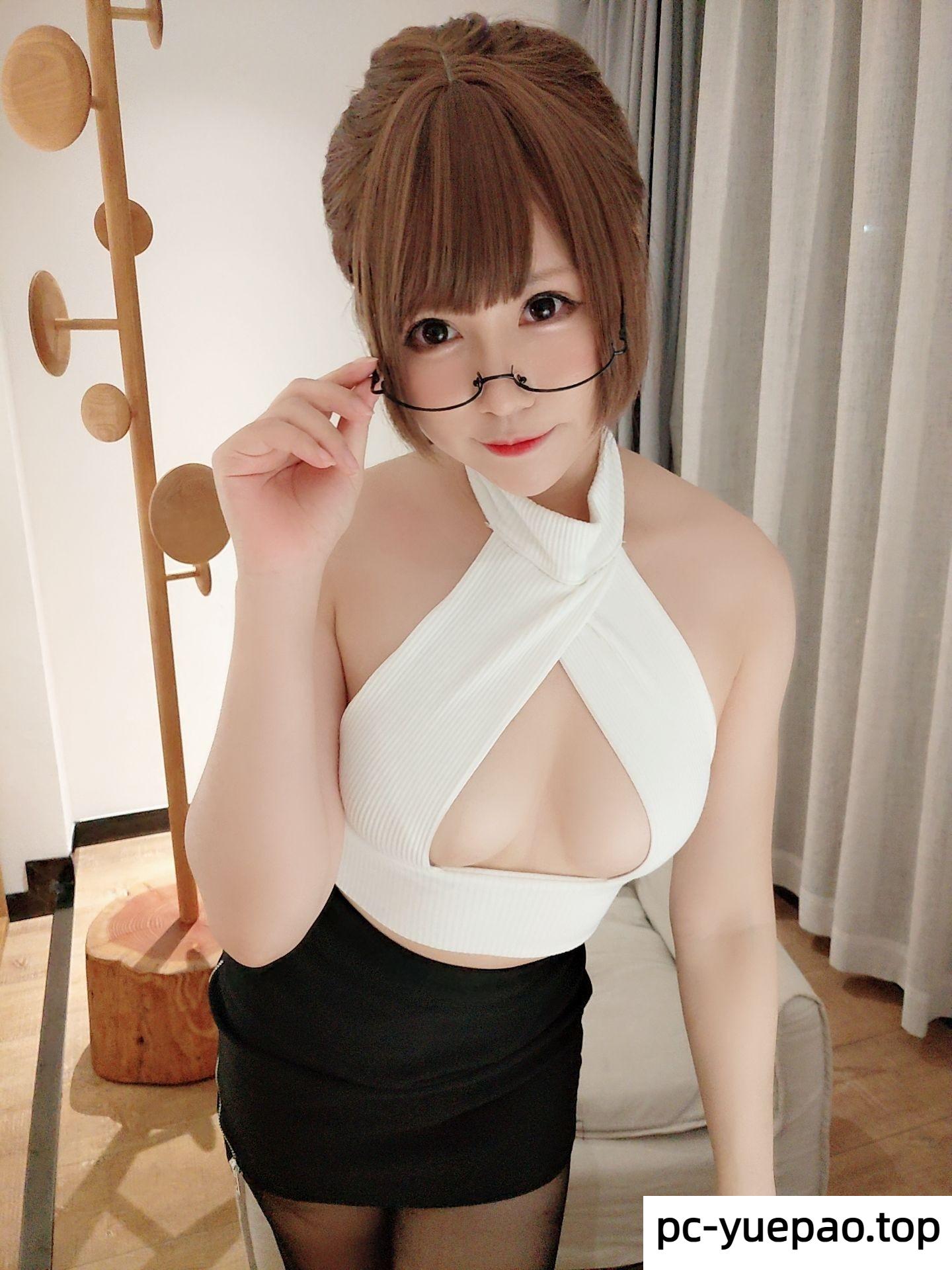 [津南区]  津南区装逼眼镜妹子