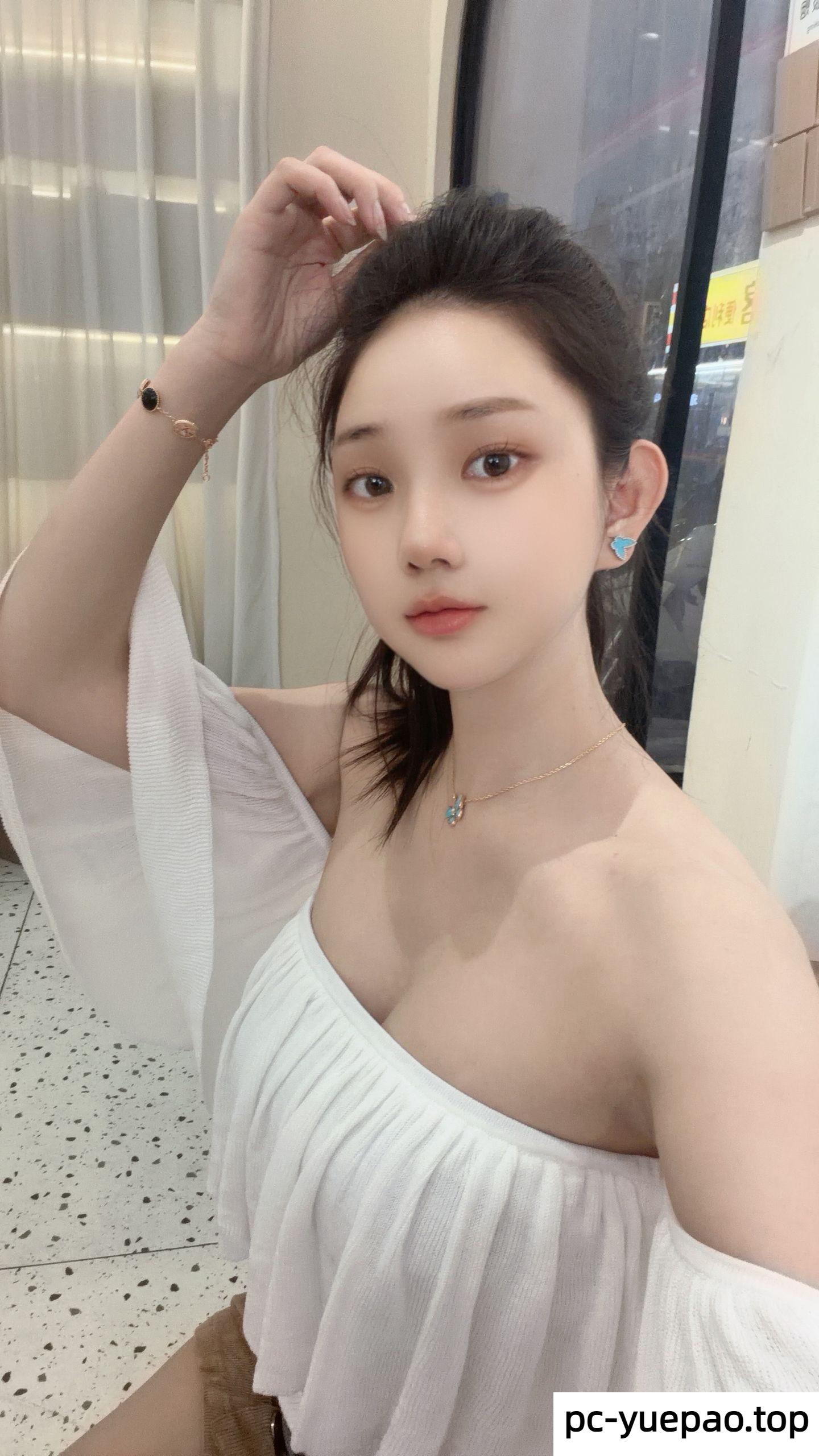 [杨浦]  杨浦刚开课大胸嫩妹