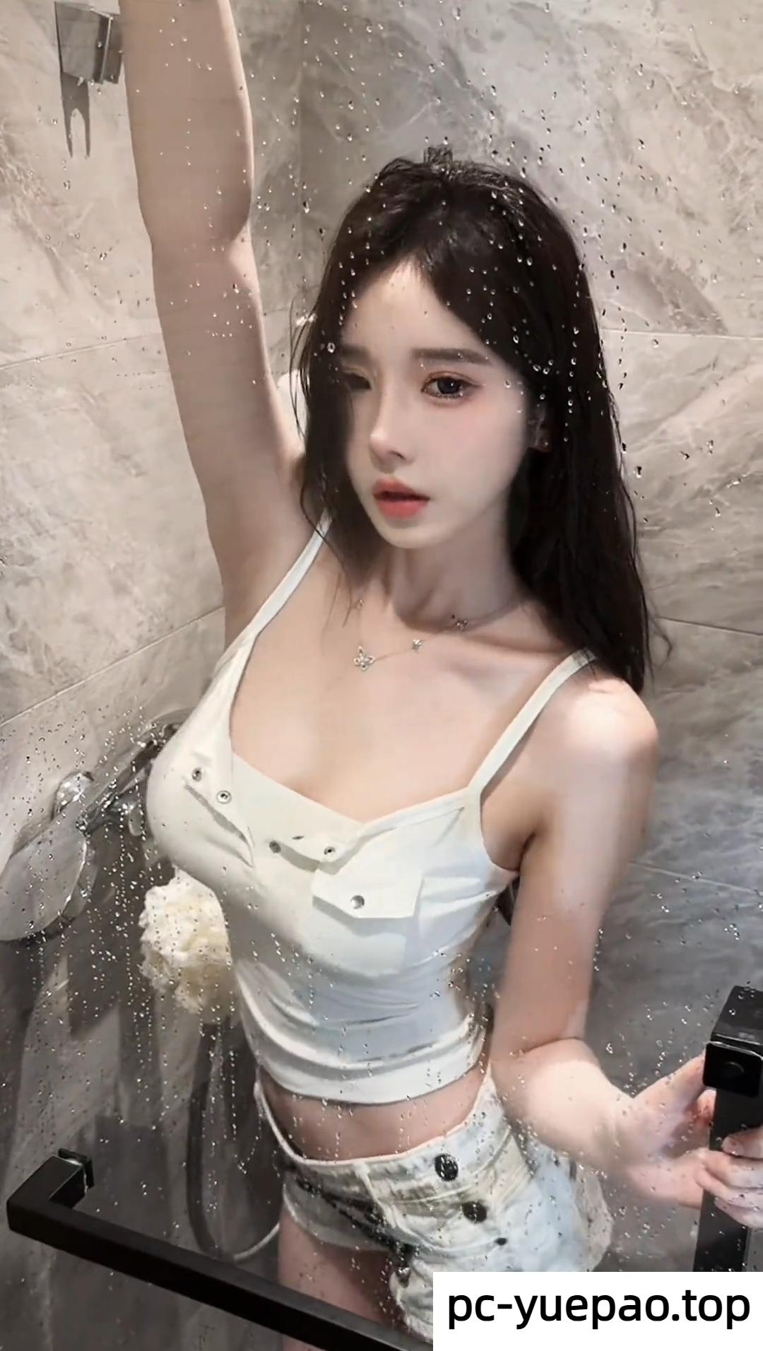 [贵阳]  【贵阳】小浪货乳沟深深服务棒