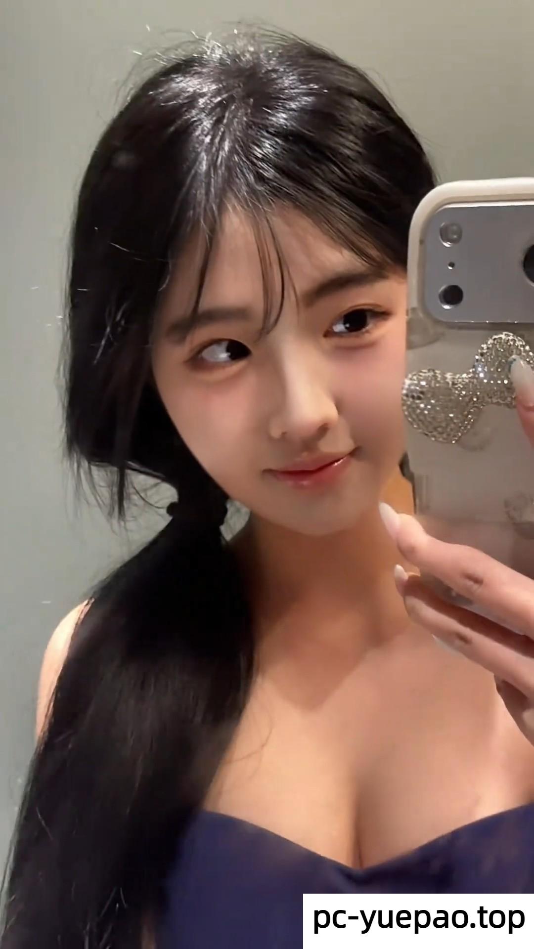 [闵行]  20岁小妹妹粉⽳⾥尽情探索