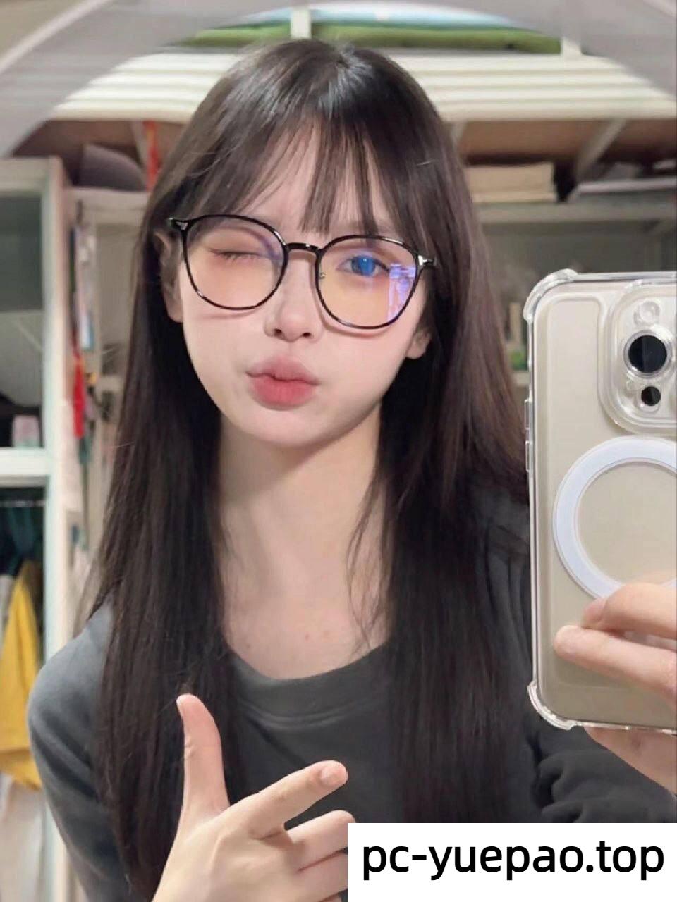 [黄浦]  清纯女大的嫩逼能吸能夹