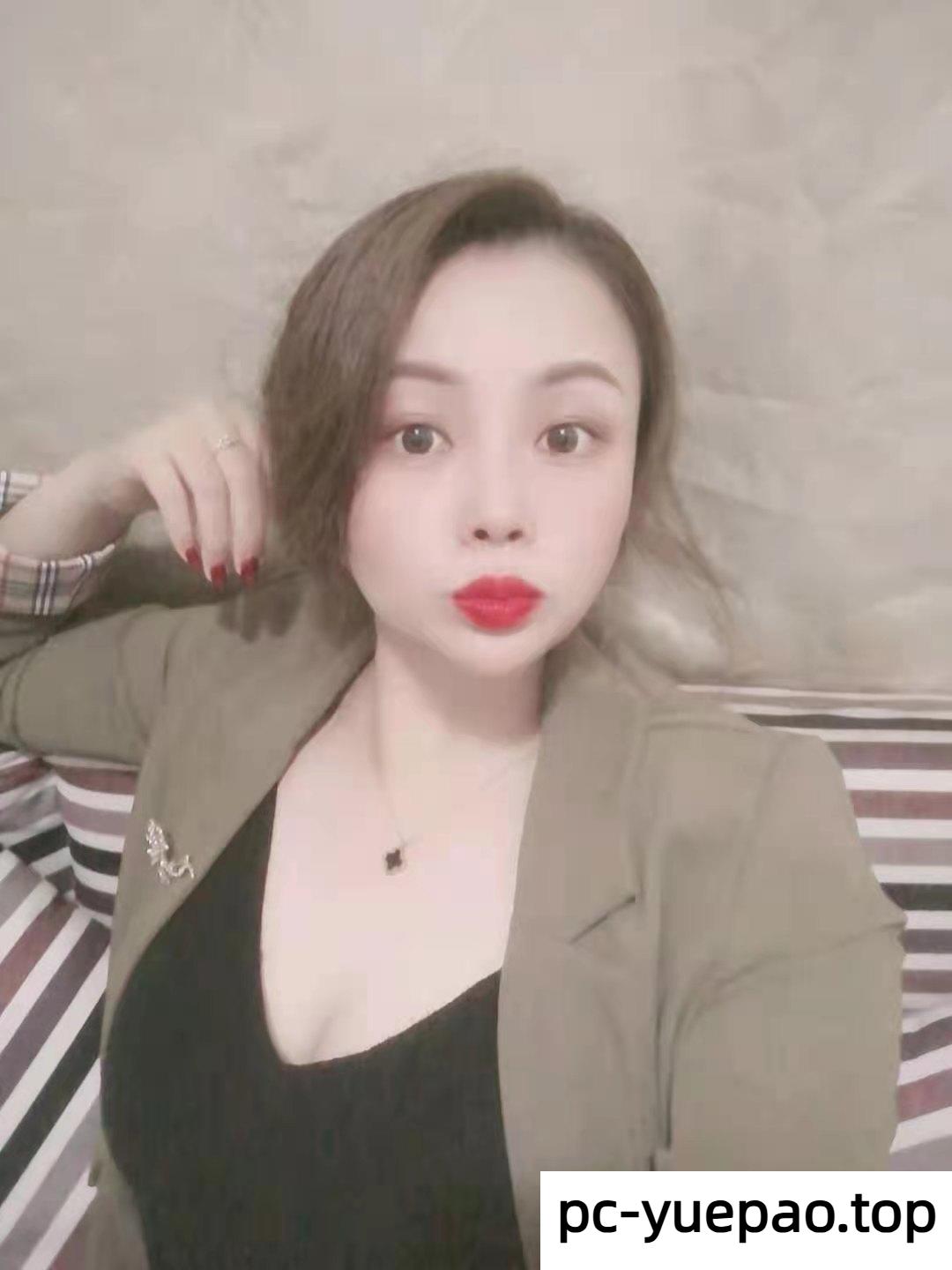 [海口]  海口某银行性格开朗，特别是胸开阔的小姐姐