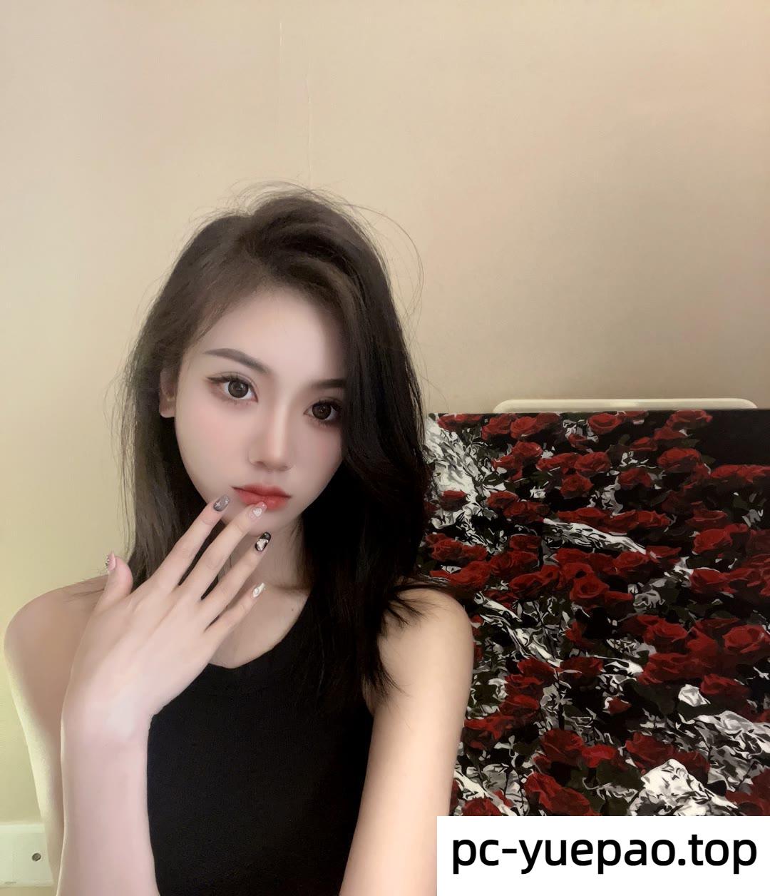 清纯黑丝大长腿甜妹