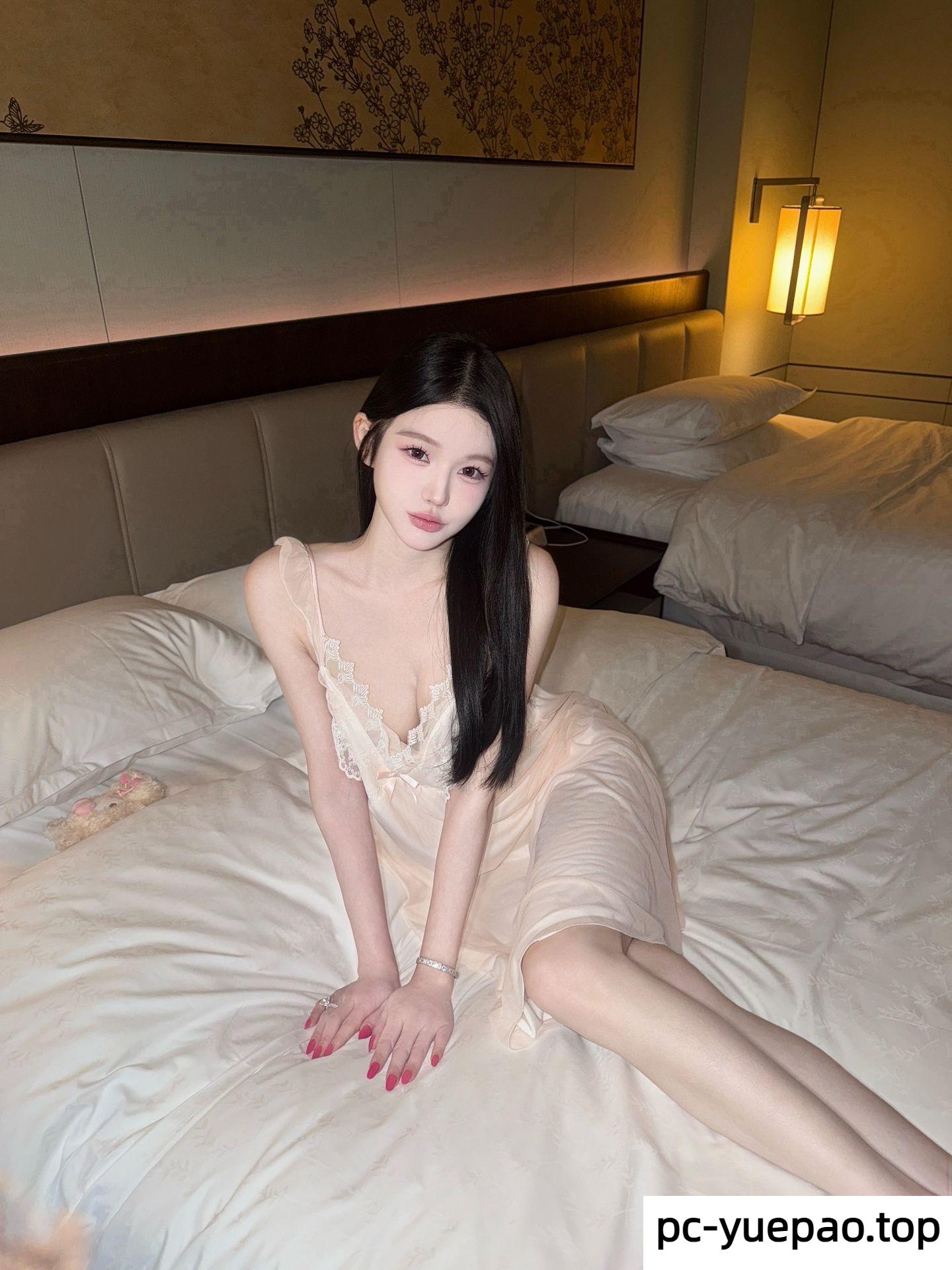 思思美女纯欲模样我见犹怜
