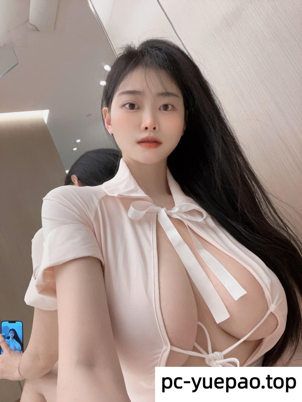 E奶骚货在她身上我愿意射干，太值了