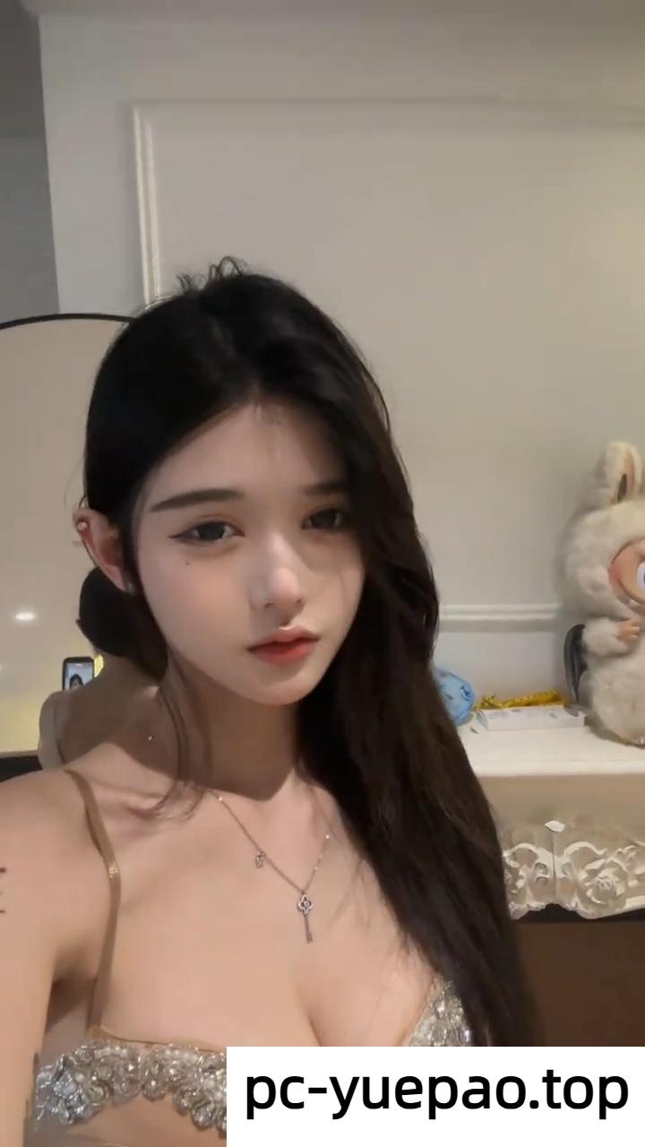 大奶甜妹口水都是甜的