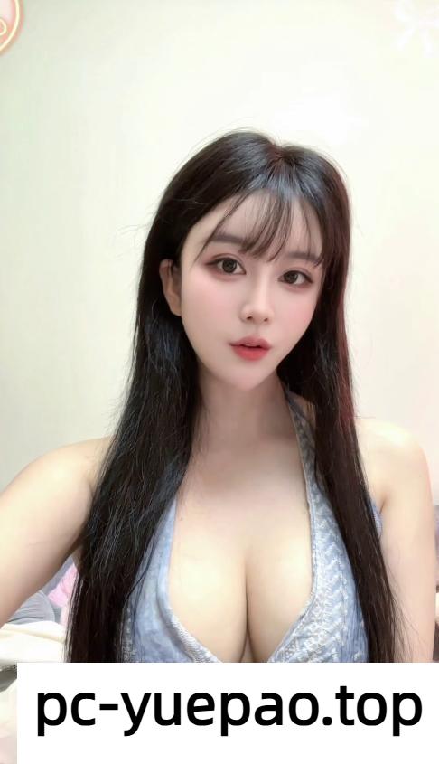 前凸后翘的白嫩小妹