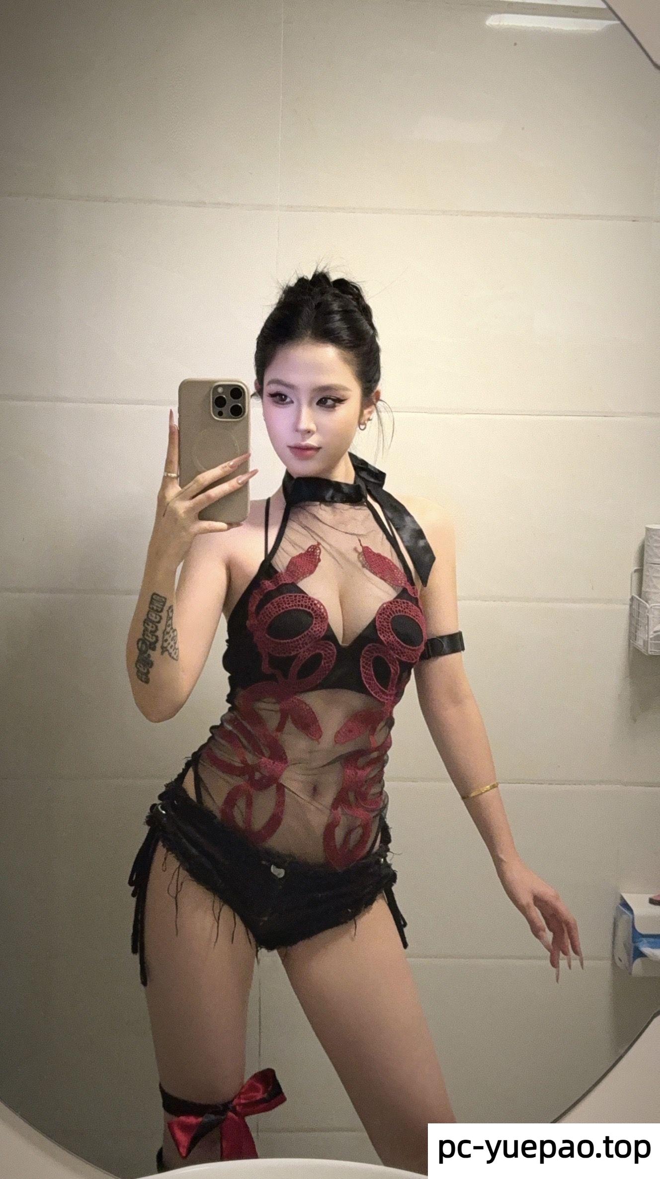 尽情搞她丝袜诱惑抽插流白浆