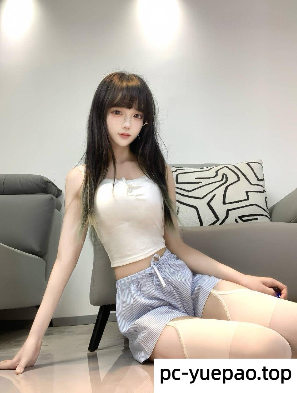 长腿水嫩骚妹
