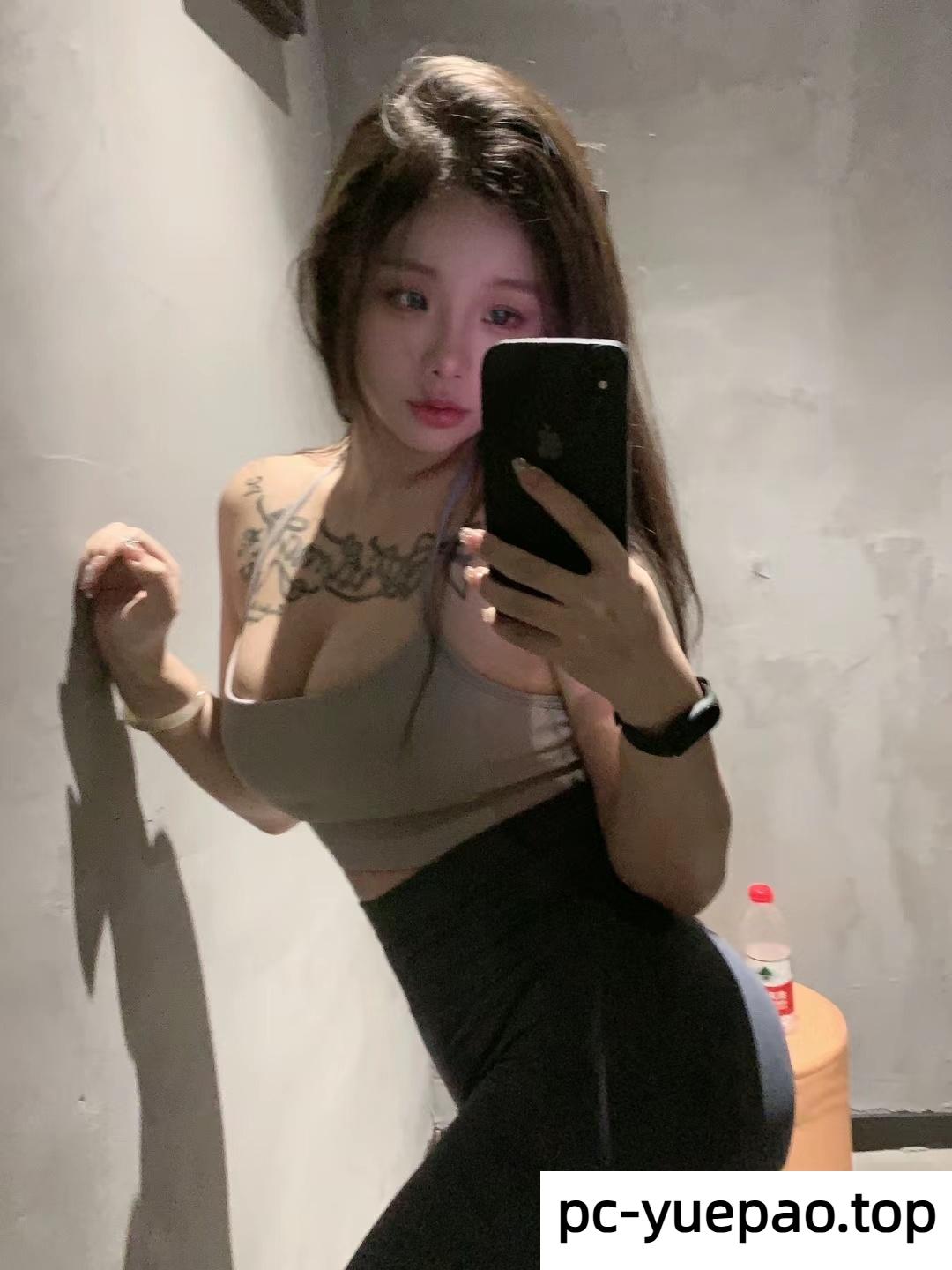 耐操妹子够骚够浪小穴紧紧的
